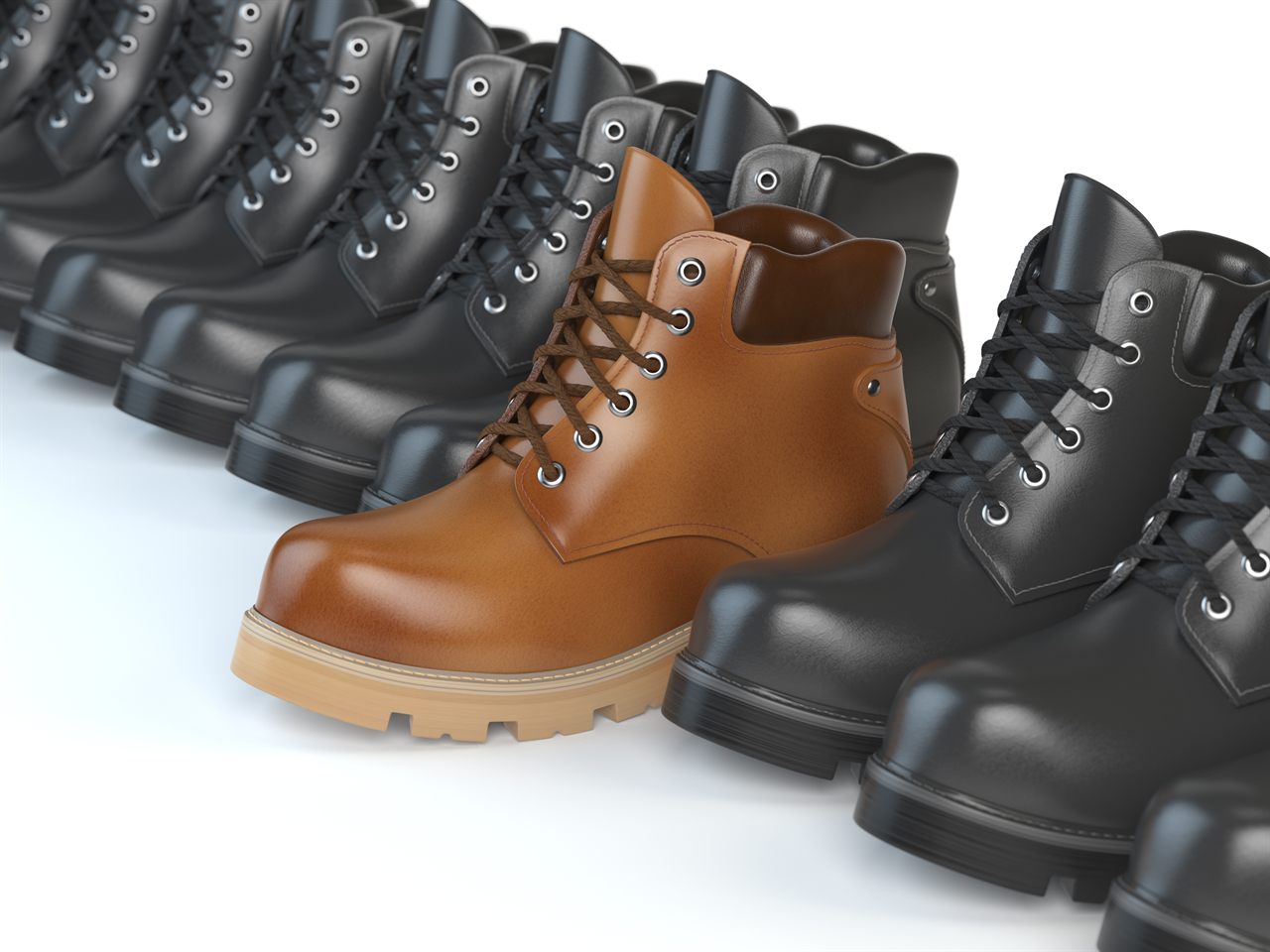 Botas industriales de seguridad alineadas, una bota destacada en color marrón